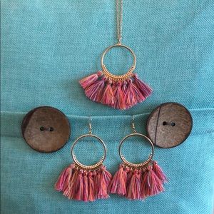 multi colored gold tone earrings and necklace set